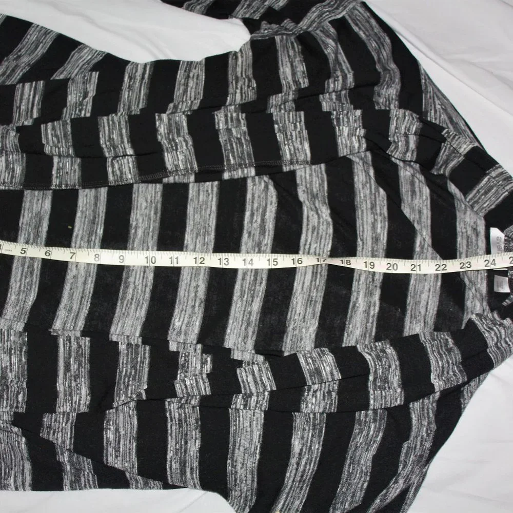 Avenue Sleeveless Top and Cardigan Set - Picture 4 of 8